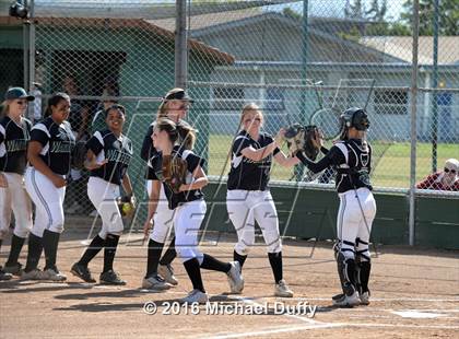 Thumbnail 2 in Dinuba vs. Tehachapi photogallery.