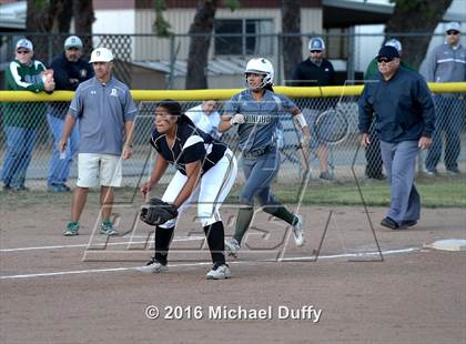 Thumbnail 1 in Dinuba vs. Tehachapi photogallery.