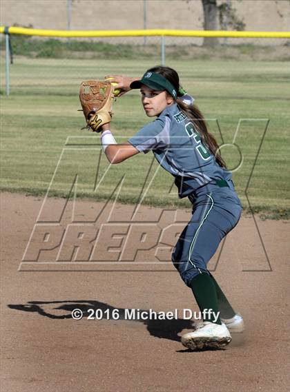 Thumbnail 3 in Dinuba vs. Tehachapi photogallery.