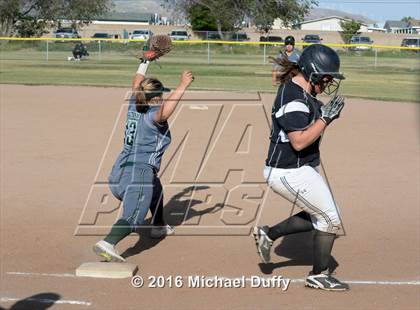 Thumbnail 2 in Dinuba vs. Tehachapi photogallery.
