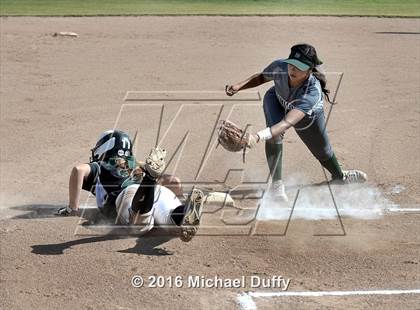 Thumbnail 2 in Dinuba vs. Tehachapi photogallery.