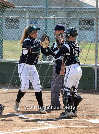 Thumbnail 1 in Dinuba vs. Tehachapi photogallery.