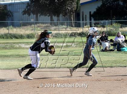 Thumbnail 1 in Dinuba vs. Tehachapi photogallery.
