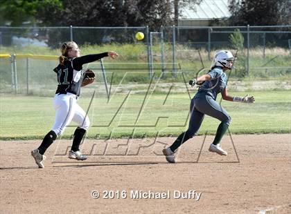 Thumbnail 3 in Dinuba vs. Tehachapi photogallery.