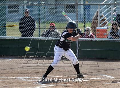 Thumbnail 3 in Dinuba vs. Tehachapi photogallery.