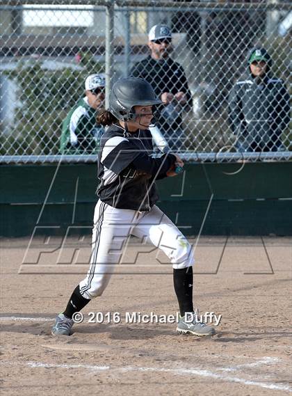 Thumbnail 3 in Dinuba vs. Tehachapi photogallery.