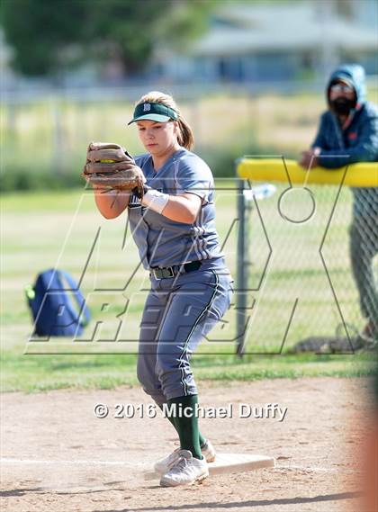 Thumbnail 1 in Dinuba vs. Tehachapi photogallery.