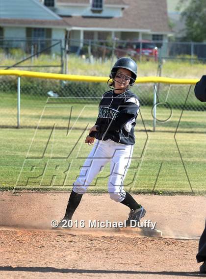Thumbnail 3 in Dinuba vs. Tehachapi photogallery.