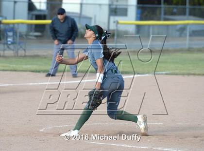 Thumbnail 1 in Dinuba vs. Tehachapi photogallery.
