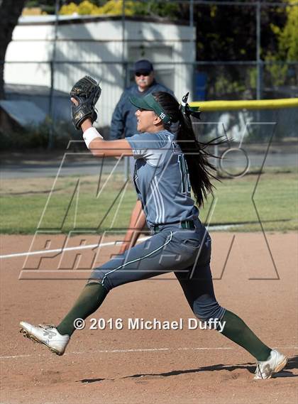 Thumbnail 2 in Dinuba vs. Tehachapi photogallery.