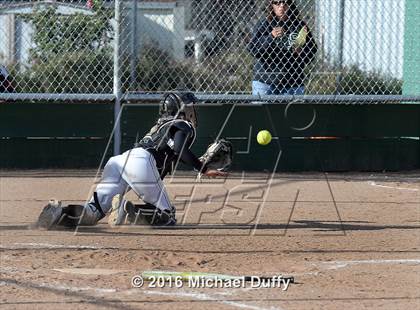Thumbnail 2 in Dinuba vs. Tehachapi photogallery.