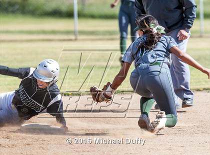 Thumbnail 3 in Dinuba vs. Tehachapi photogallery.
