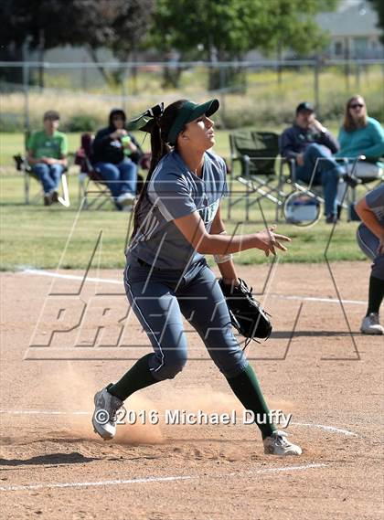 Thumbnail 2 in Dinuba vs. Tehachapi photogallery.