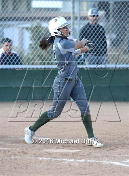 Thumbnail 2 in Dinuba vs. Tehachapi photogallery.
