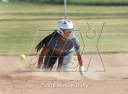 Thumbnail 3 in Dinuba vs. Tehachapi photogallery.