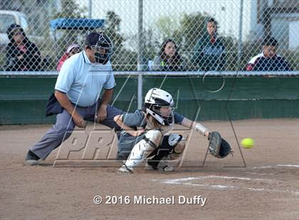 Thumbnail 2 in Dinuba vs. Tehachapi photogallery.