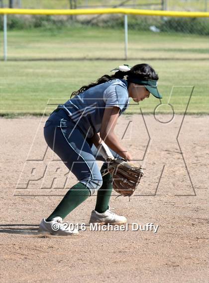Thumbnail 1 in Dinuba vs. Tehachapi photogallery.