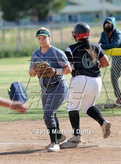 Thumbnail 2 in Dinuba vs. Tehachapi photogallery.