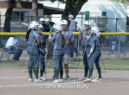 Thumbnail 1 in Dinuba vs. Tehachapi photogallery.