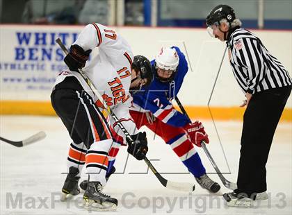 Thumbnail 2 in Glastonbury vs. Ridgefield (West Haven Christmas Tournament) photogallery.