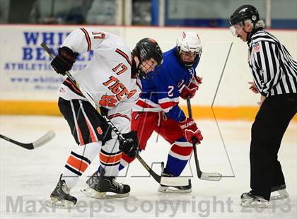 Thumbnail 3 in Glastonbury vs. Ridgefield (West Haven Christmas Tournament) photogallery.