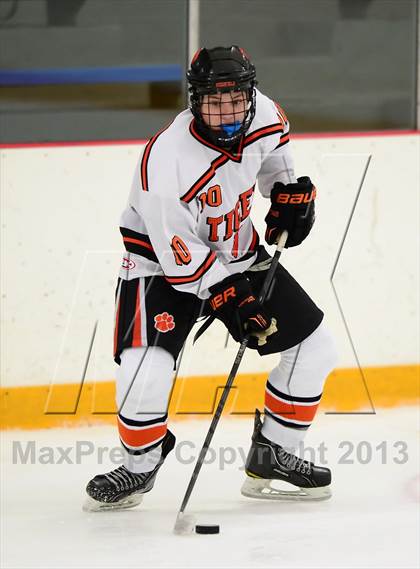 Thumbnail 3 in Glastonbury vs. Ridgefield (West Haven Christmas Tournament) photogallery.
