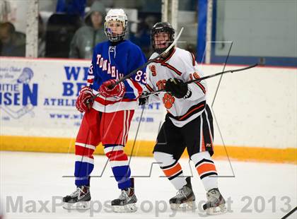 Thumbnail 3 in Glastonbury vs. Ridgefield (West Haven Christmas Tournament) photogallery.