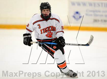 Thumbnail 3 in Glastonbury vs. Ridgefield (West Haven Christmas Tournament) photogallery.