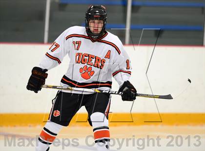 Thumbnail 3 in Glastonbury vs. Ridgefield (West Haven Christmas Tournament) photogallery.