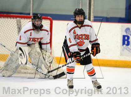 Thumbnail 1 in Glastonbury vs. Ridgefield (West Haven Christmas Tournament) photogallery.