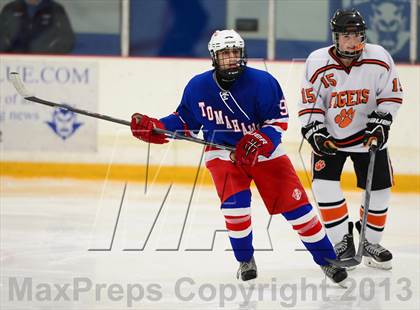 Thumbnail 3 in Glastonbury vs. Ridgefield (West Haven Christmas Tournament) photogallery.