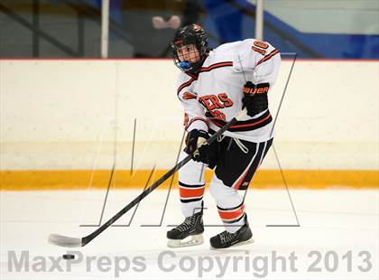 Thumbnail 3 in Glastonbury vs. Ridgefield (West Haven Christmas Tournament) photogallery.