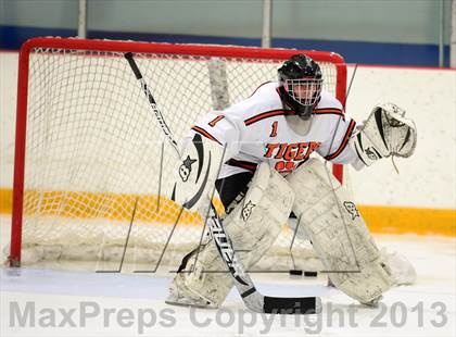 Thumbnail 3 in Glastonbury vs. Ridgefield (West Haven Christmas Tournament) photogallery.