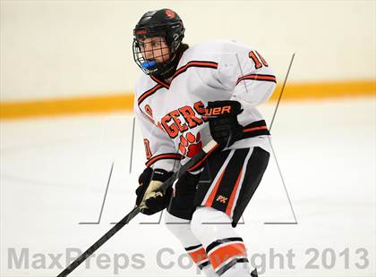 Thumbnail 1 in Glastonbury vs. Ridgefield (West Haven Christmas Tournament) photogallery.