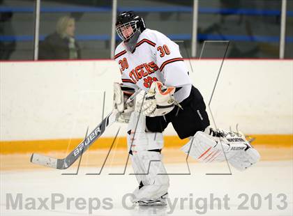Thumbnail 1 in Glastonbury vs. Ridgefield (West Haven Christmas Tournament) photogallery.