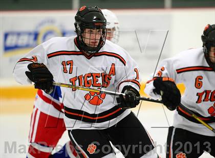 Thumbnail 3 in Glastonbury vs. Ridgefield (West Haven Christmas Tournament) photogallery.