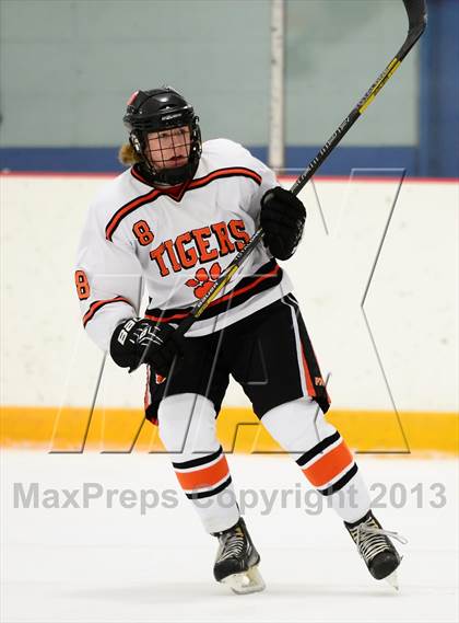 Thumbnail 3 in Glastonbury vs. Ridgefield (West Haven Christmas Tournament) photogallery.