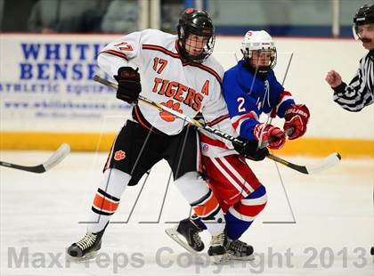 Thumbnail 3 in Glastonbury vs. Ridgefield (West Haven Christmas Tournament) photogallery.