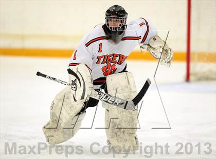 Thumbnail 2 in Glastonbury vs. Ridgefield (West Haven Christmas Tournament) photogallery.
