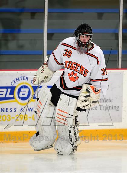 Thumbnail 3 in Glastonbury vs. Ridgefield (West Haven Christmas Tournament) photogallery.