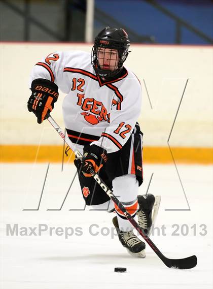 Thumbnail 3 in Glastonbury vs. Ridgefield (West Haven Christmas Tournament) photogallery.