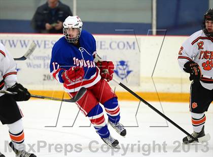 Thumbnail 3 in Glastonbury vs. Ridgefield (West Haven Christmas Tournament) photogallery.