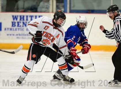 Thumbnail 2 in Glastonbury vs. Ridgefield (West Haven Christmas Tournament) photogallery.