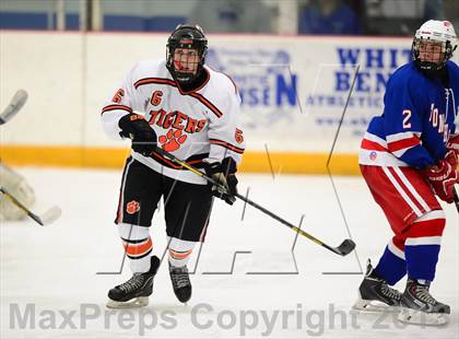 Thumbnail 3 in Glastonbury vs. Ridgefield (West Haven Christmas Tournament) photogallery.