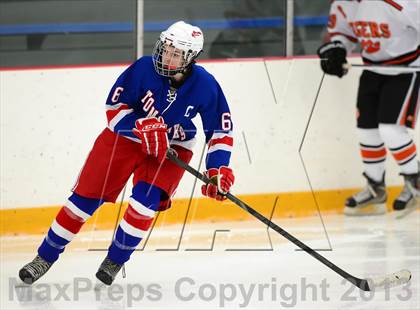 Thumbnail 1 in Glastonbury vs. Ridgefield (West Haven Christmas Tournament) photogallery.