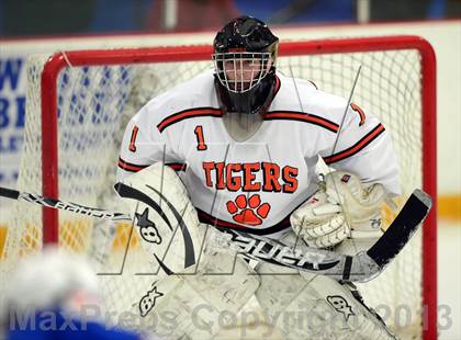 Thumbnail 2 in Glastonbury vs. Ridgefield (West Haven Christmas Tournament) photogallery.