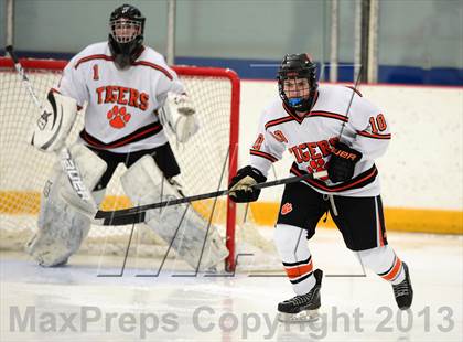 Thumbnail 3 in Glastonbury vs. Ridgefield (West Haven Christmas Tournament) photogallery.