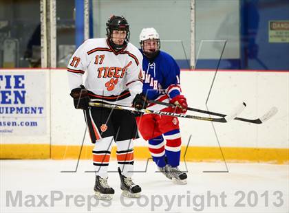 Thumbnail 2 in Glastonbury vs. Ridgefield (West Haven Christmas Tournament) photogallery.