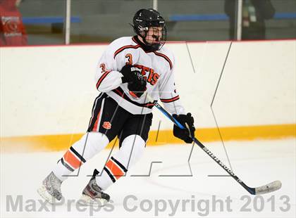 Thumbnail 3 in Glastonbury vs. Ridgefield (West Haven Christmas Tournament) photogallery.