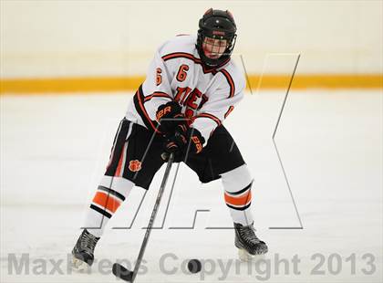 Thumbnail 1 in Glastonbury vs. Ridgefield (West Haven Christmas Tournament) photogallery.